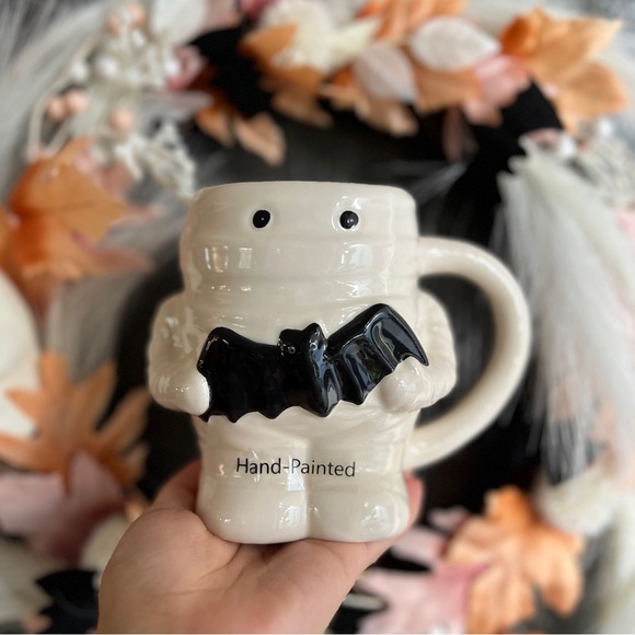 LAST ONE✨NEW🦇Mummy Holding Bat Halloween Mug🖤 - Picture 8 of 8